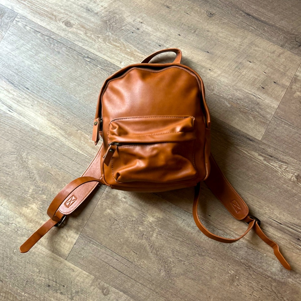 🎒 Universal Thread Faux Leather Mini Backpack – Tan/Beige